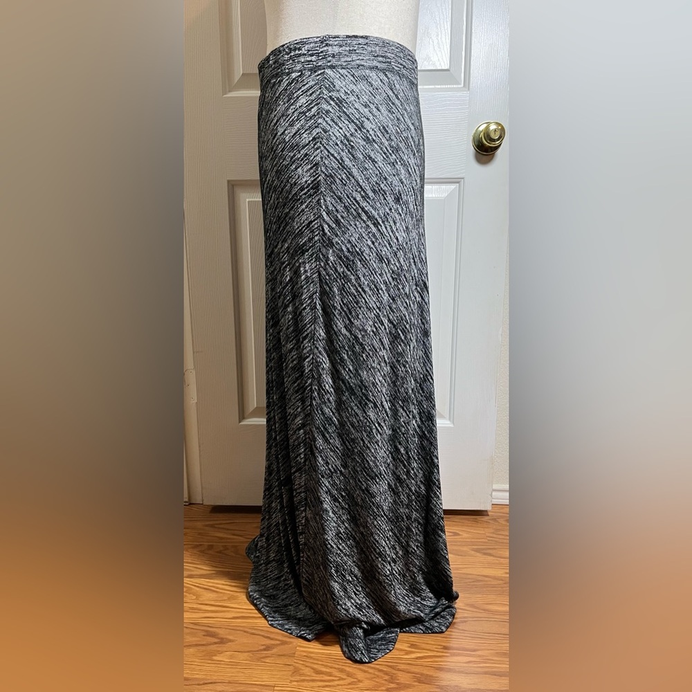 Lane Bryant Women’s Black and Gray Maxi Skirt - Picture 2 of 8